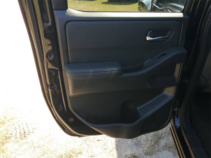 2023 Nissan Frontier SV