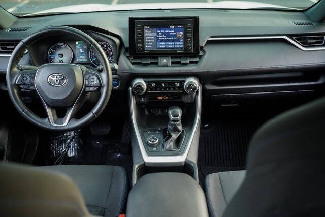 2022 Toyota RAV4 Hybrid SE