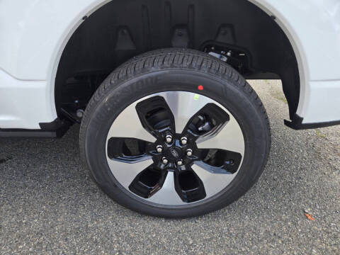 2025 Ford F-150 Lightning Platinum