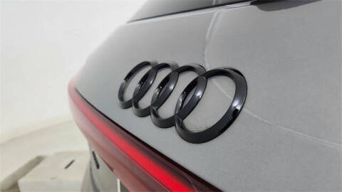 2022 Audi e-tron quattro Premium Plus