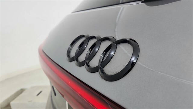 2022 Audi e-tron quattro Premium Plus