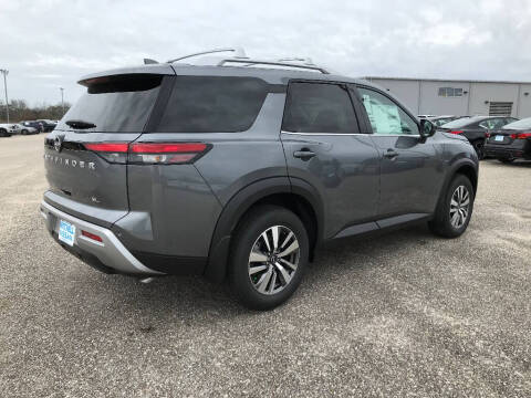 2025 Nissan Pathfinder SL