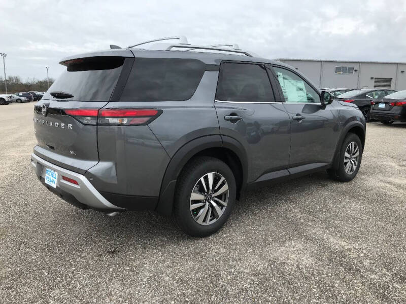 2025 Nissan Pathfinder SL