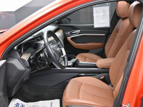 2022 Audi e-tron quattro Premium Plus