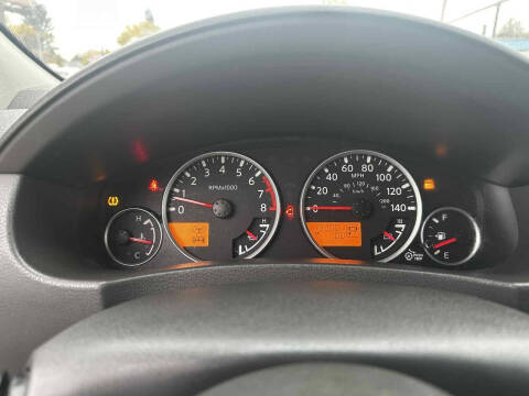 2011 Nissan Pathfinder LE