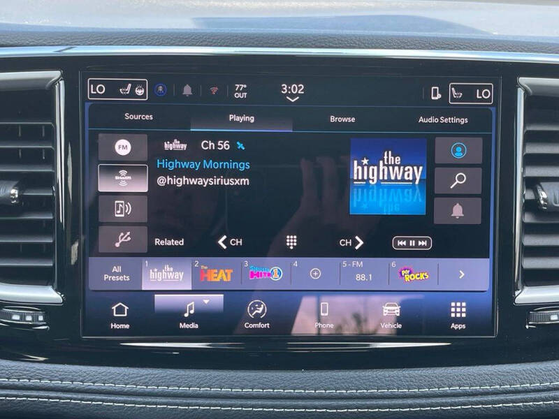 2027 Chrysler Pacifica Select