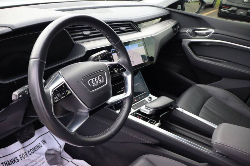 2021 Audi e-tron quattro Premium