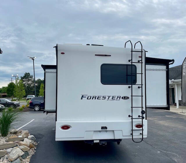 2021 FORESTER LE 2551DSC Class C 2551 DSC