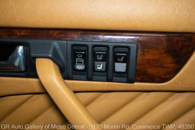 1991 Mercedes-Benz 560-Class 560 SEL