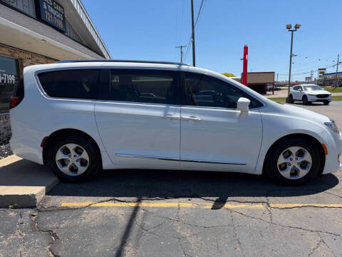 2017 Chrysler Pacifica Touring-L Plus