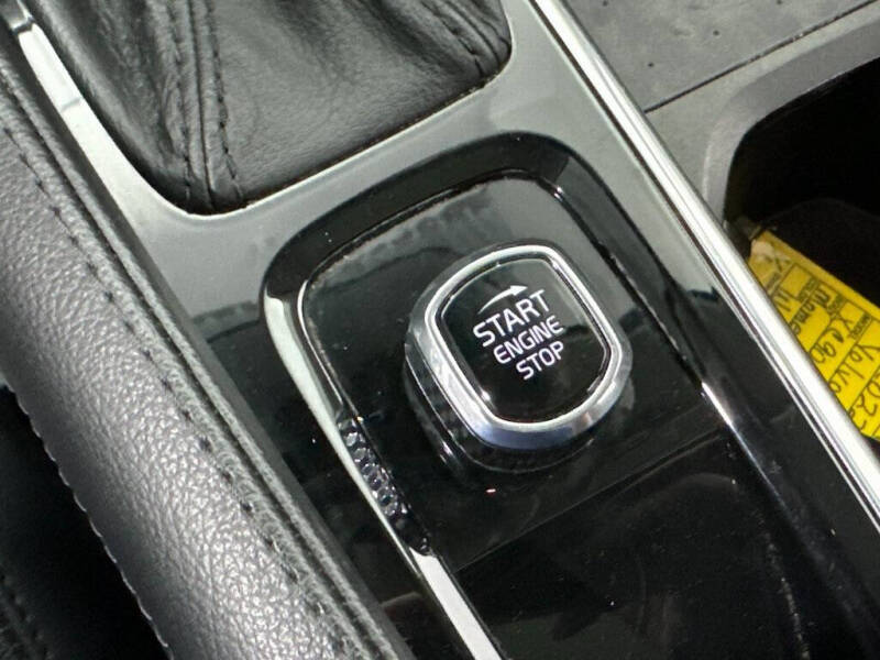 2022 Volvo XC90 T5 Momentum