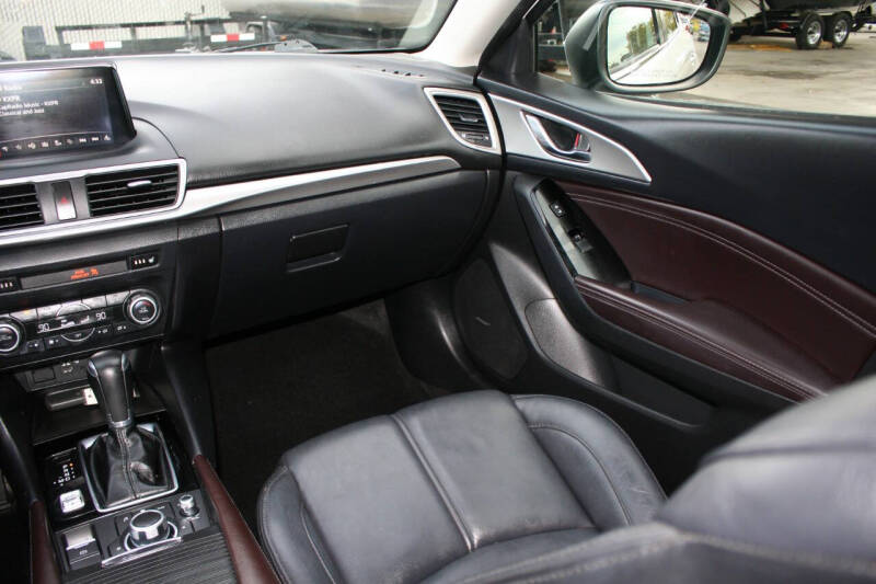 2018 Mazda MAZDA3 Touring