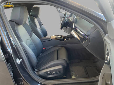 2025 BMW 5 Series 530i