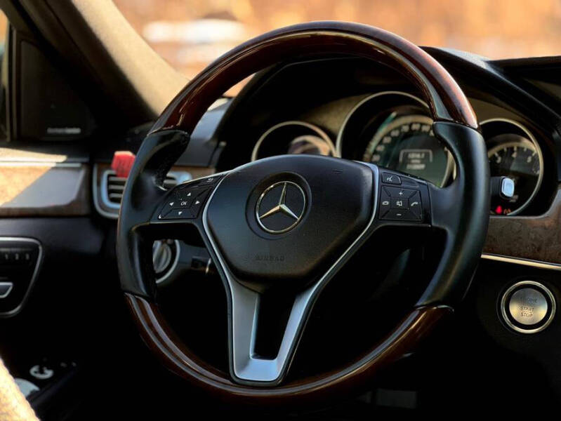 2014 Mercedes-Benz E-Class E350 Luxury photo 19