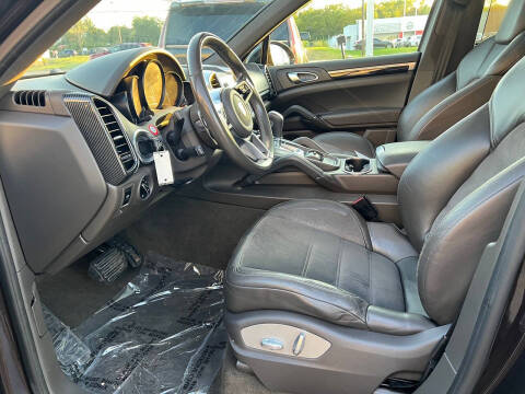 2017 Porsche Cayenne Platinum Edition