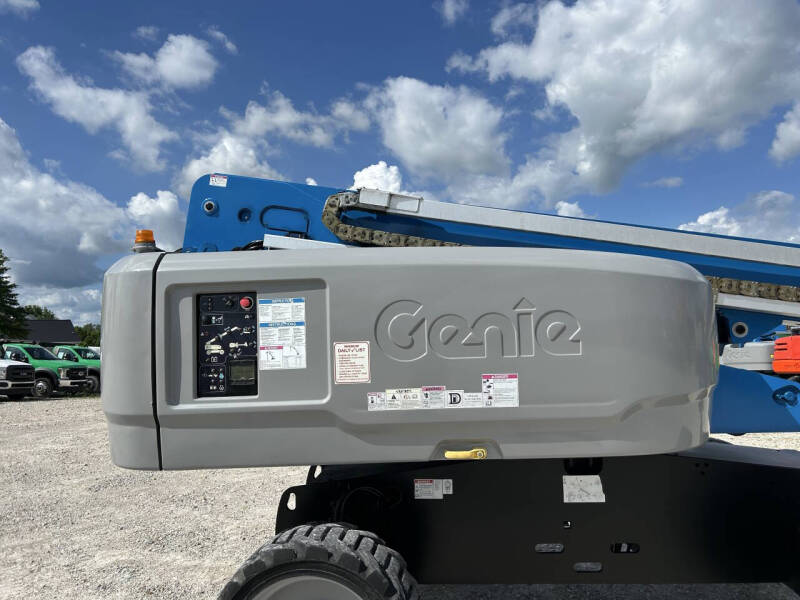 2017 Genie 65' Manlift