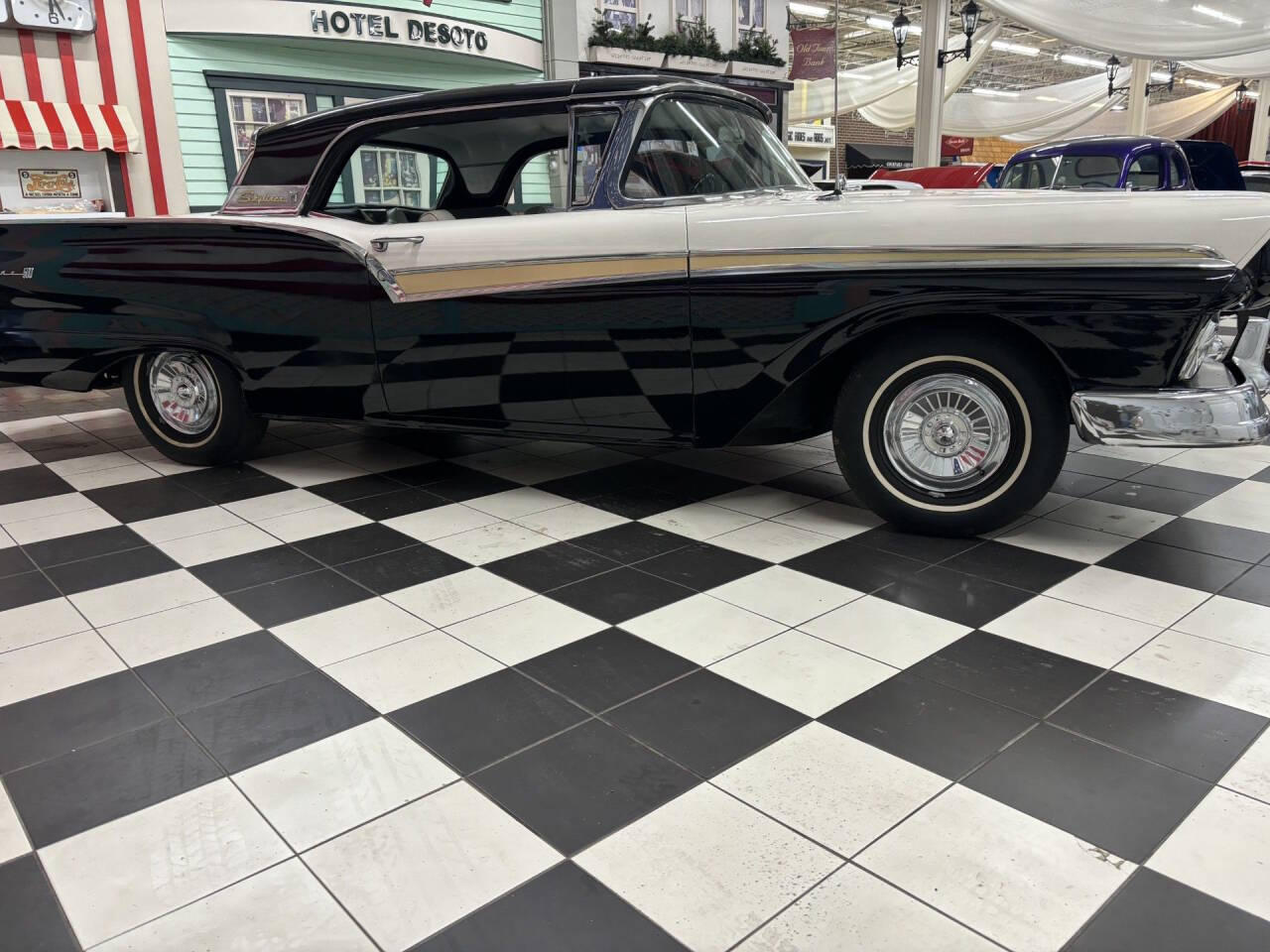 1957 Ford Fairlane 8