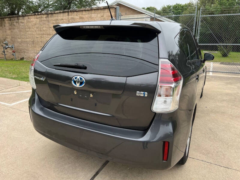 2015 Toyota Prius v Five