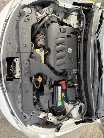 2011 Nissan Versa 1.8 SL