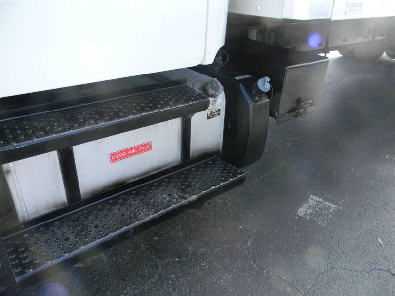 2019 Freightliner M2 106