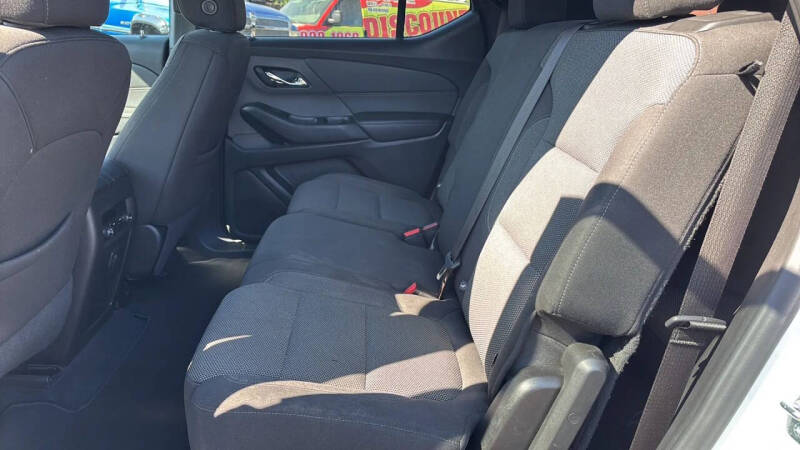 2023 Chevrolet Traverse LT Cloth