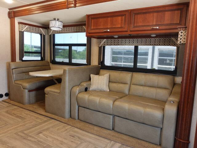 2018 Freightliner M2 106