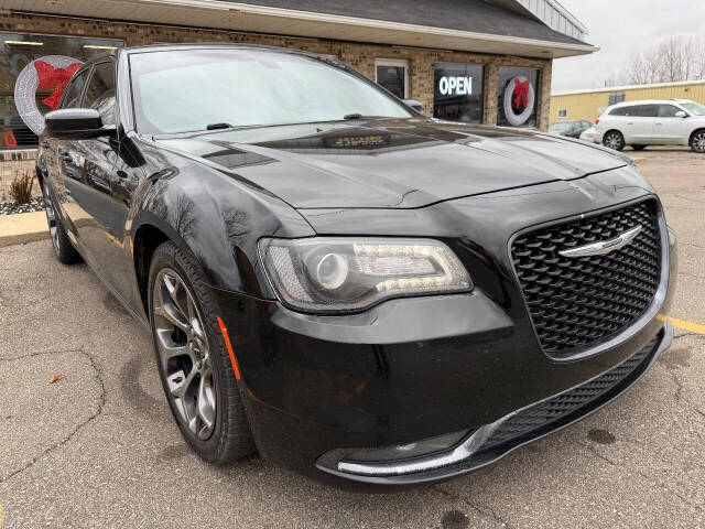 2016 Chrysler 300 S's photo