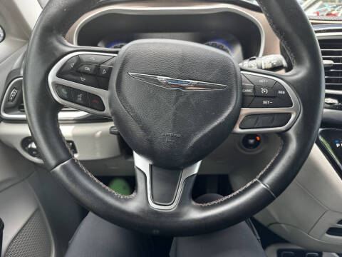 2017 Chrysler Pacifica Touring-L