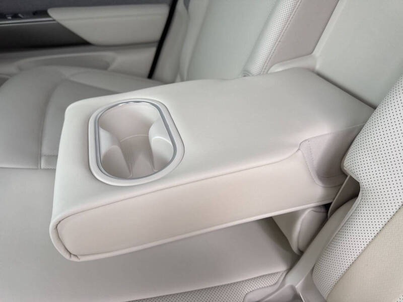 2024 Genesis GV60 Standard