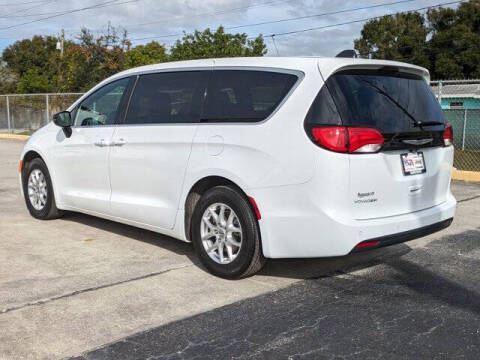 2025 Chrysler Voyager LX