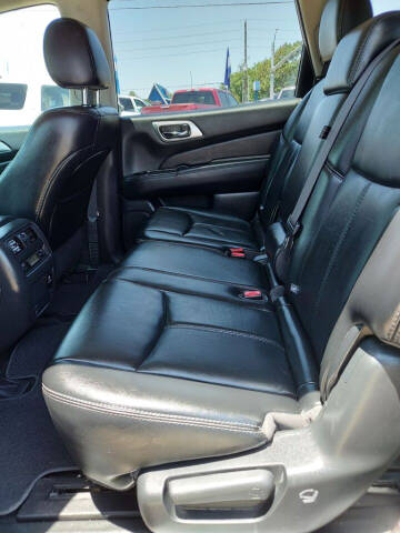 2017 Nissan Pathfinder SL