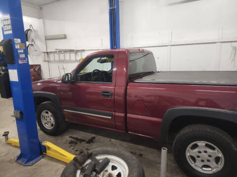 2004 Chevrolet Silverado 1500 for sale at Maximum Auto Group II INC in Cortland OH