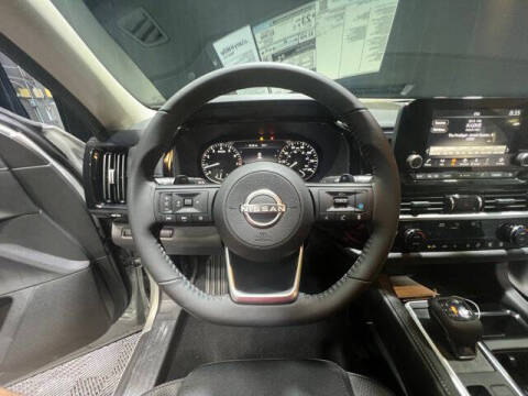 2025 Nissan Pathfinder SV