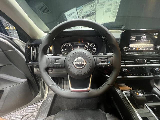 2025 Nissan Pathfinder SV