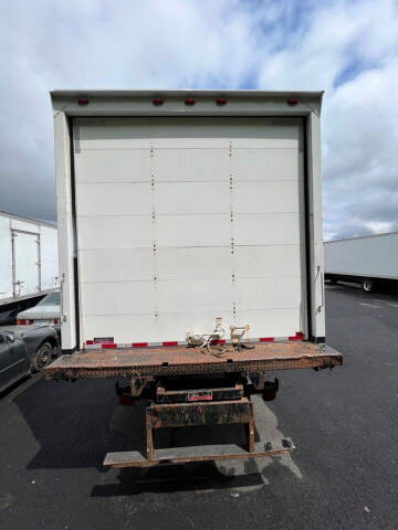 2017 Freightliner M2 106