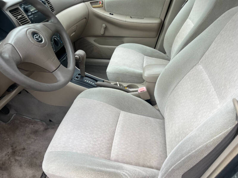 2004 Toyota Corolla CE photo 15