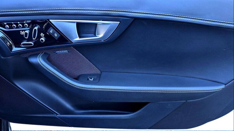 2016 Jaguar F-TYPE R