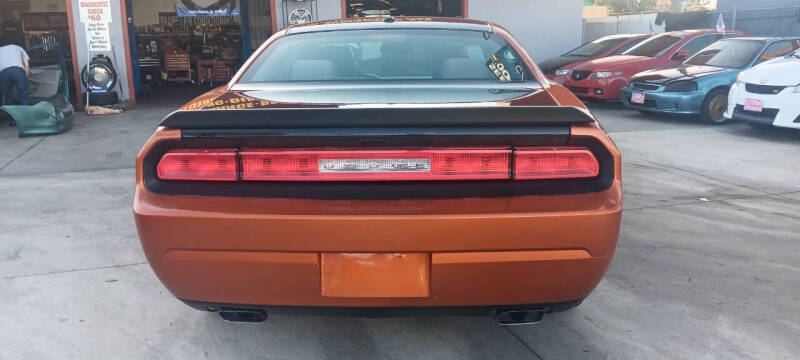 2011 Dodge Challenger SE