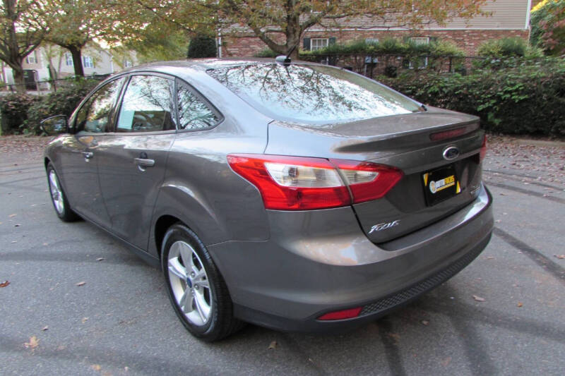 2013 Ford Focus SE photo 4