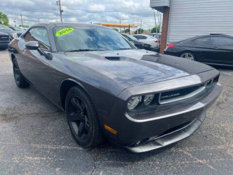 2014 Dodge Challenger SXT Plus