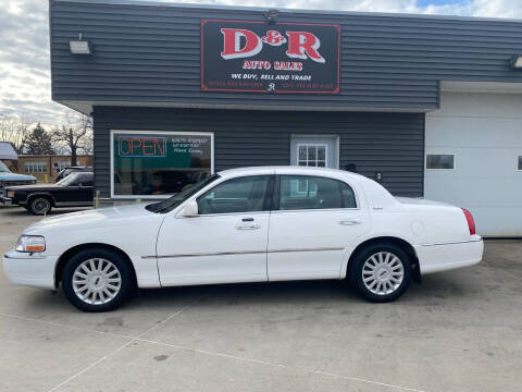 2005 Lincoln Town Car for sale at D & R Auto Sales in South Sioux City NE