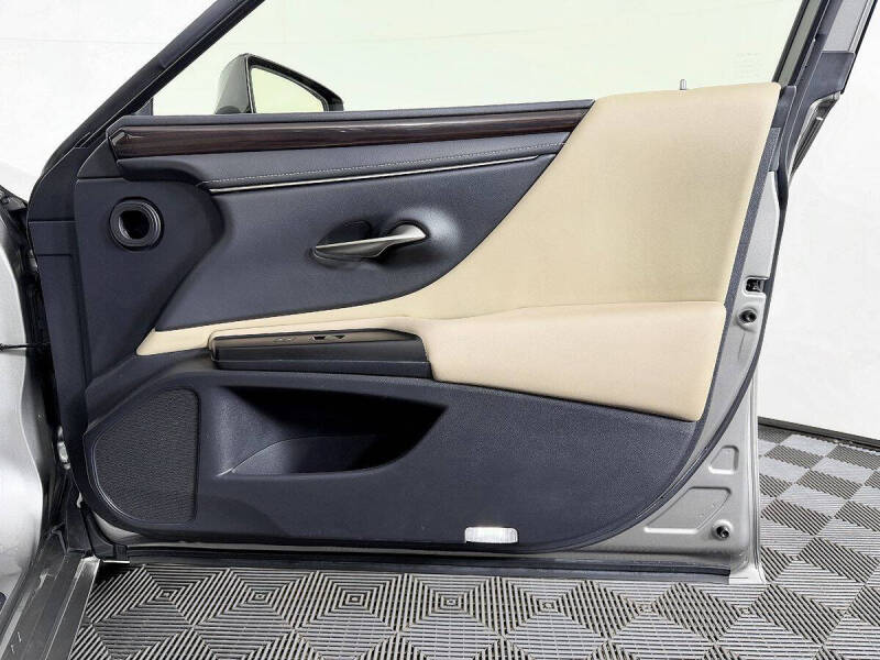 2019 Lexus ES 300h