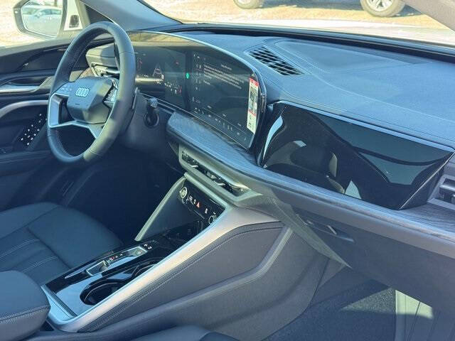 2025 Audi Q5 quattro Premium TFSI