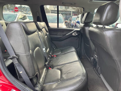 2005 Nissan Pathfinder SE