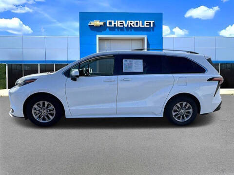 2022 Toyota Sienna LE 8-Passenger