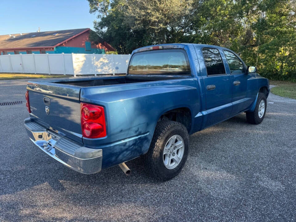 2006 Dodge Dakota SLT photo 2