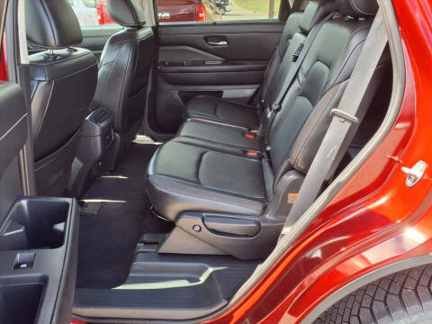 2022 Nissan Pathfinder SL