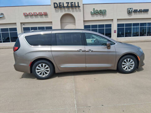 2017 Chrysler Pacifica Touring-L Photo