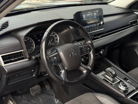 2023 Mitsubishi Outlander SE