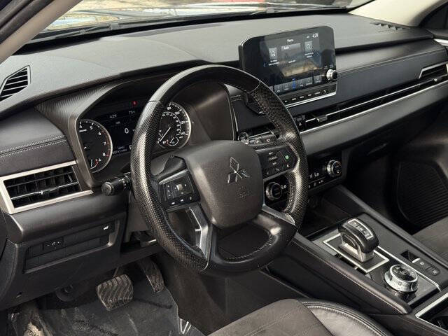 2023 Mitsubishi Outlander SE